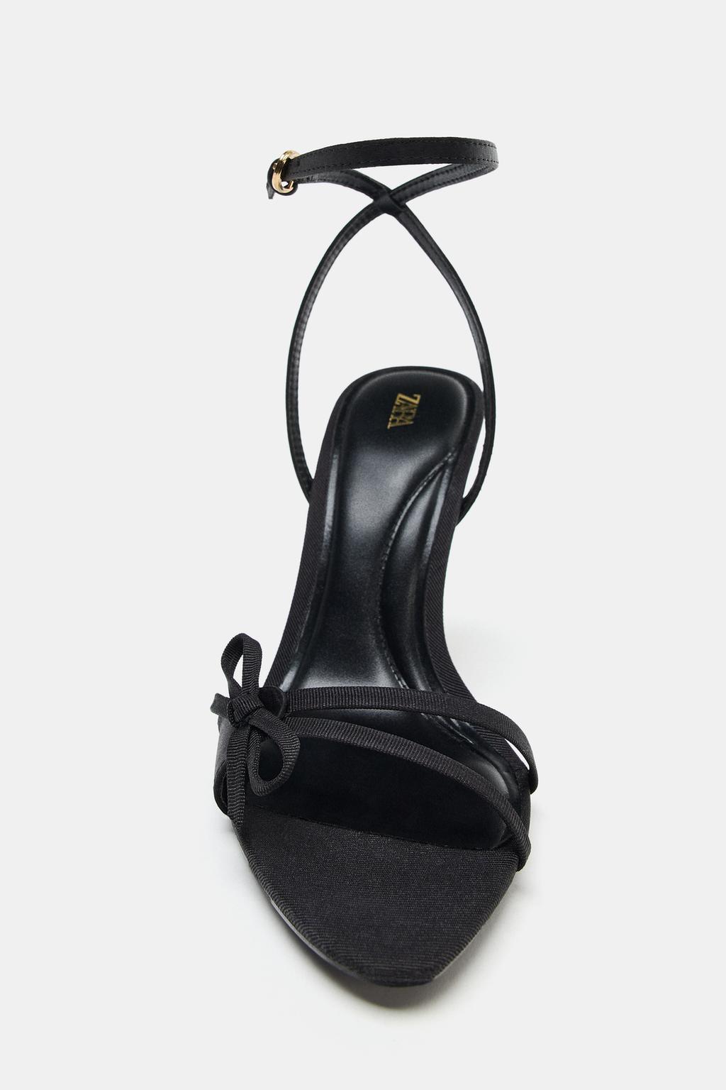 АТЛАСНЫЕ БОСОНОЖКИ НА КАБЛУКЕ С РЕМЕШКАМИ