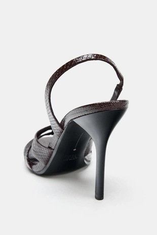 Босоножки на каблуке с рельефным узором- Заказать в России