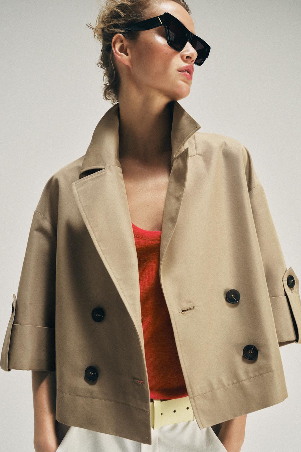 УКОРОЧЕННЫЙ ТРЕНЧ С КОРОТКИМИ РУКАВАМИ