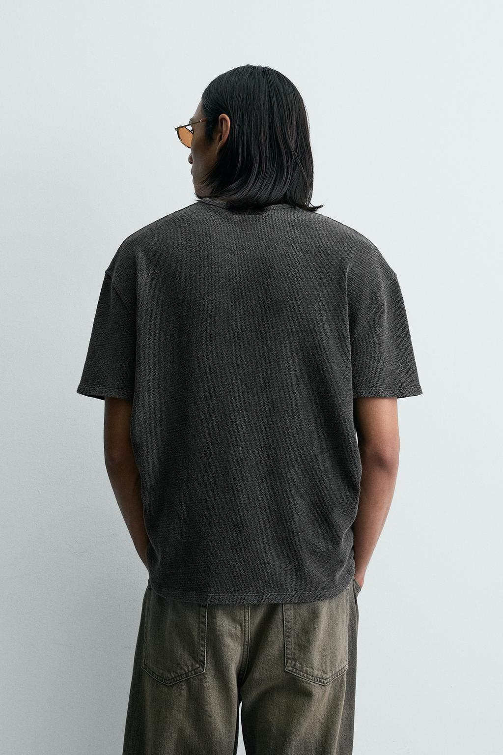 ФУТБОЛКА С ПРИНТОМ И ЭФФЕКТОМ ПОТЕРТОСТИ