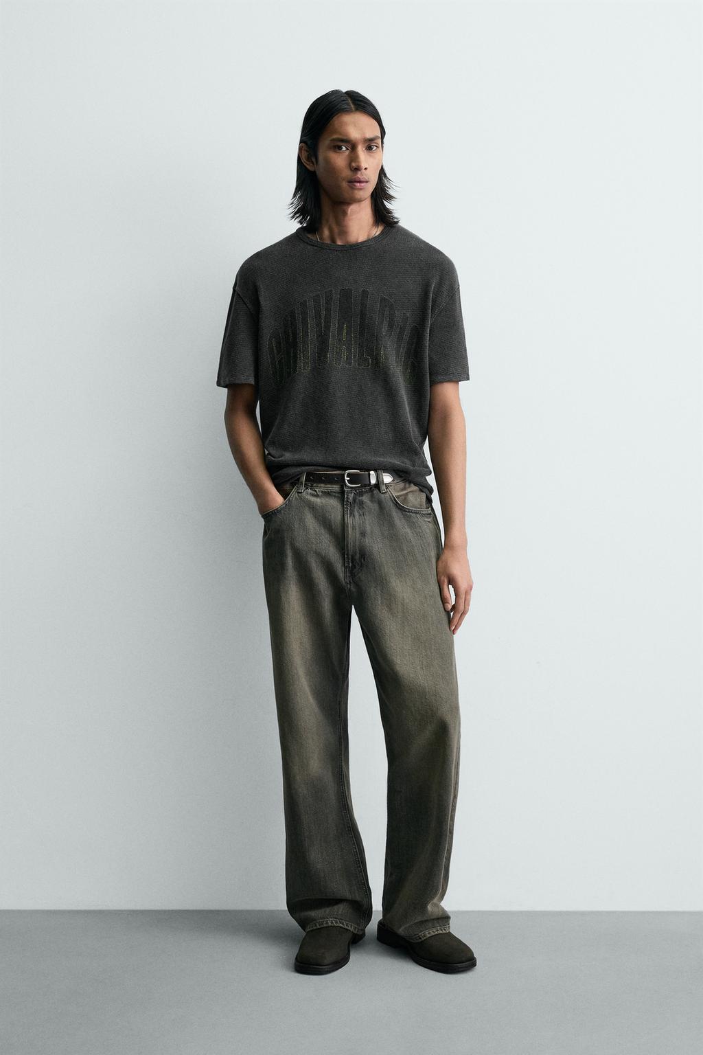 ФУТБОЛКА С ПРИНТОМ И ЭФФЕКТОМ ПОТЕРТОСТИ