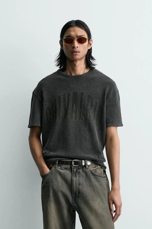 Футболка с принтом и эффектом потертости- Заказать в России