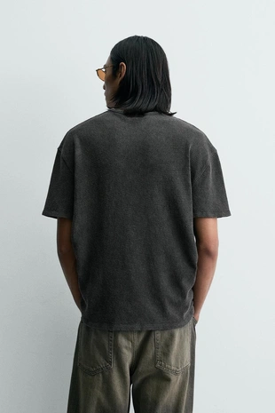 Футболка с принтом и эффектом потертости- Заказать в России