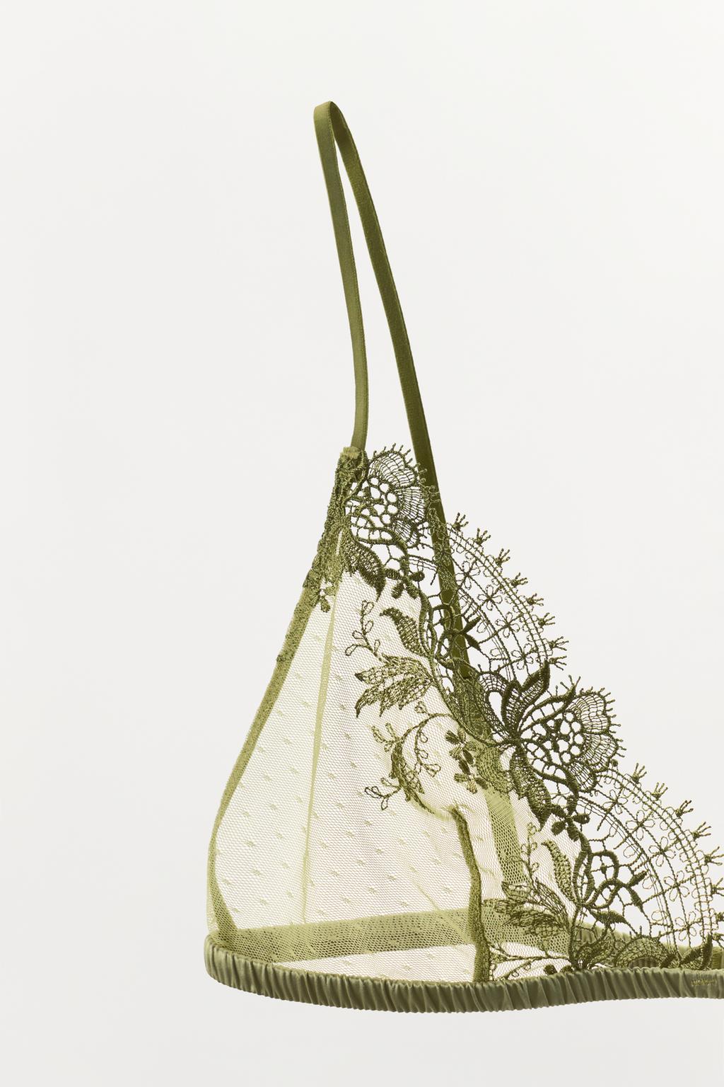 БРАЛЕТТ С ТРЕУГОЛЬНЫМИ ЧАШКАМИ И КРУЖЕВОМ