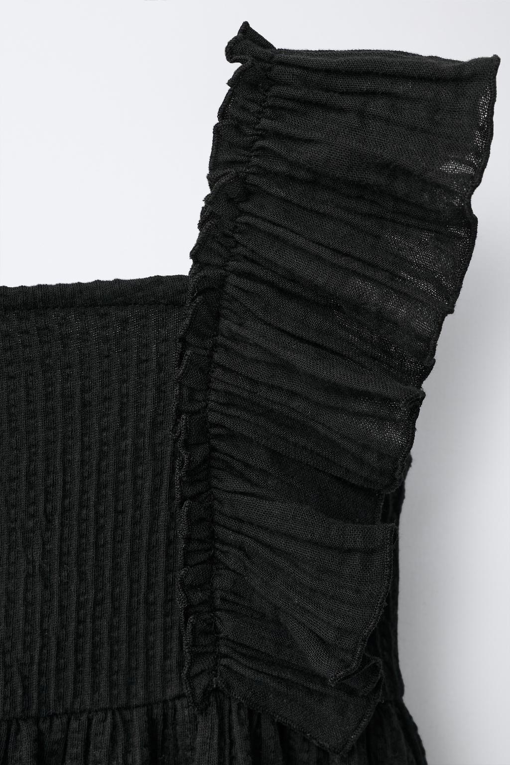 Платье с текстурой и рюшами