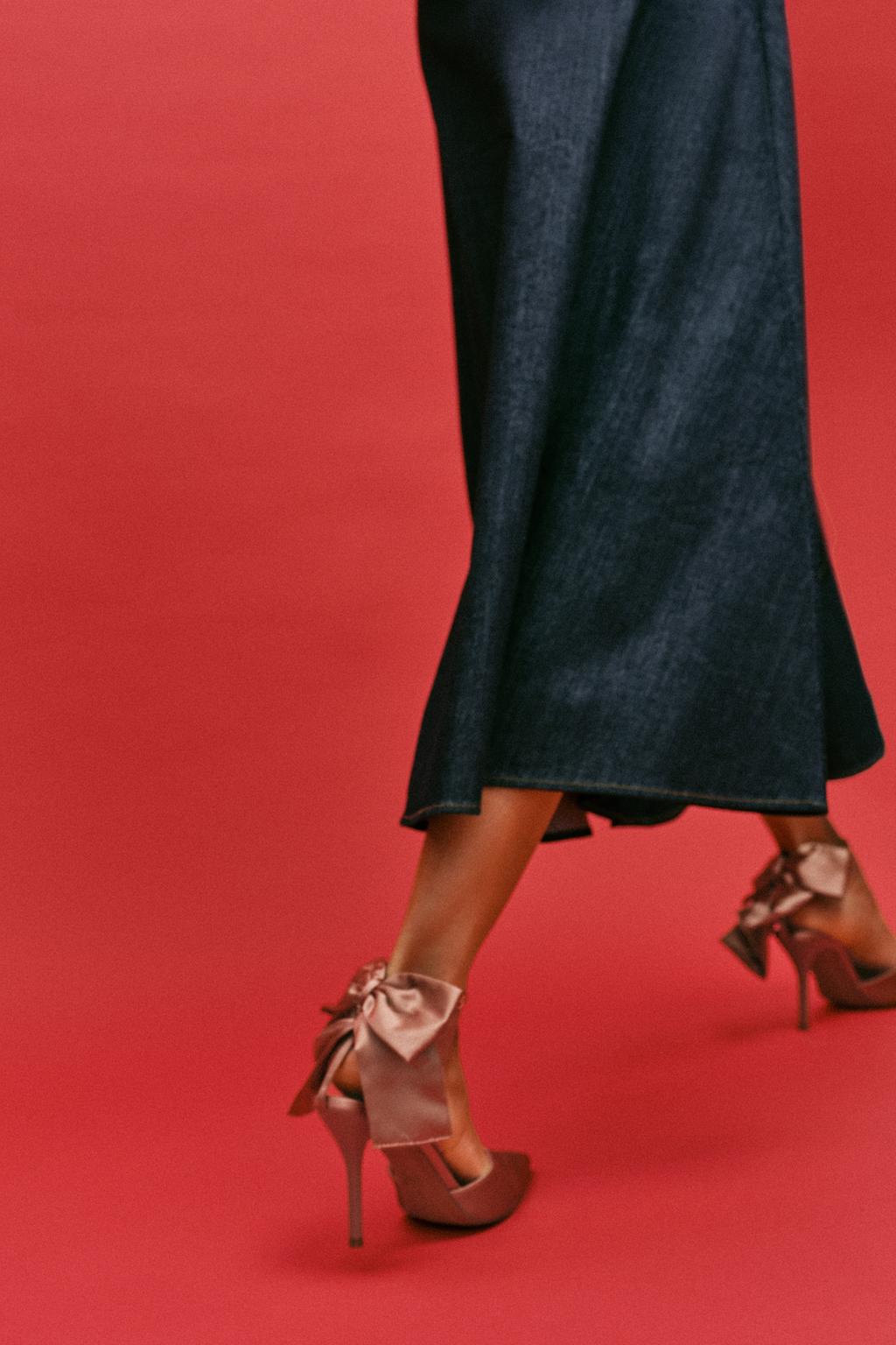 АТЛАСНЫЕ ТУФЛИ С БАНТОМ