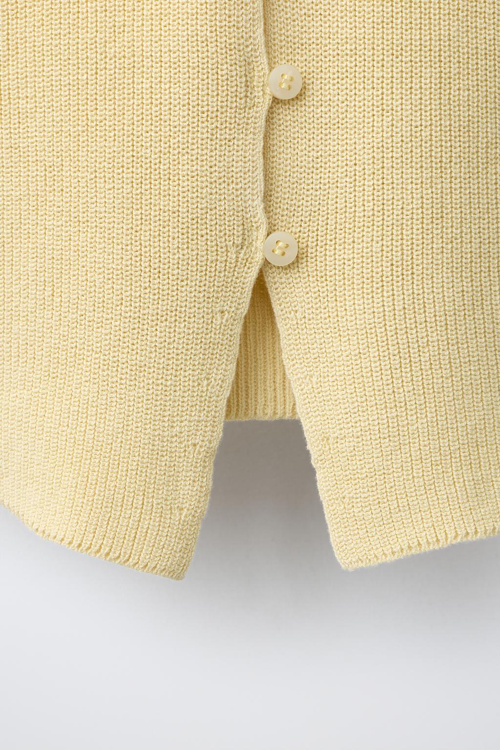 ТРИКОТАЖНЫЙ ТОП С ПУГОВИЦАМИ