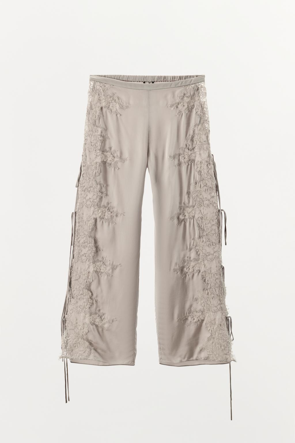 АТЛАСНЫЕ БРЮКИ С КРУЖЕВОМ И РАЗРЕЗАМИ