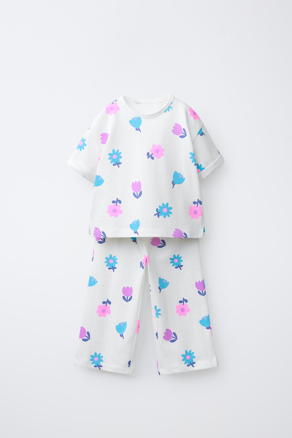 КОМПЛЕКТ ИЗ ФУТБОЛКИ И БРЮК-ДЖОГГЕРОВ С ПРИНТОМ