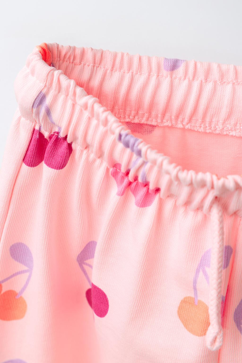 КОМПЛЕКТ ИЗ ФУТБОЛКИ И БРЮК-ДЖОГГЕРОВ С ПРИНТОМ