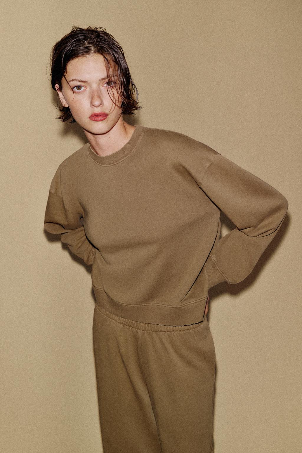 ТОЛСТОВКА ИЗ ТКАНИ С ЭФФЕКТОМ ПОТЕРТОСТИ