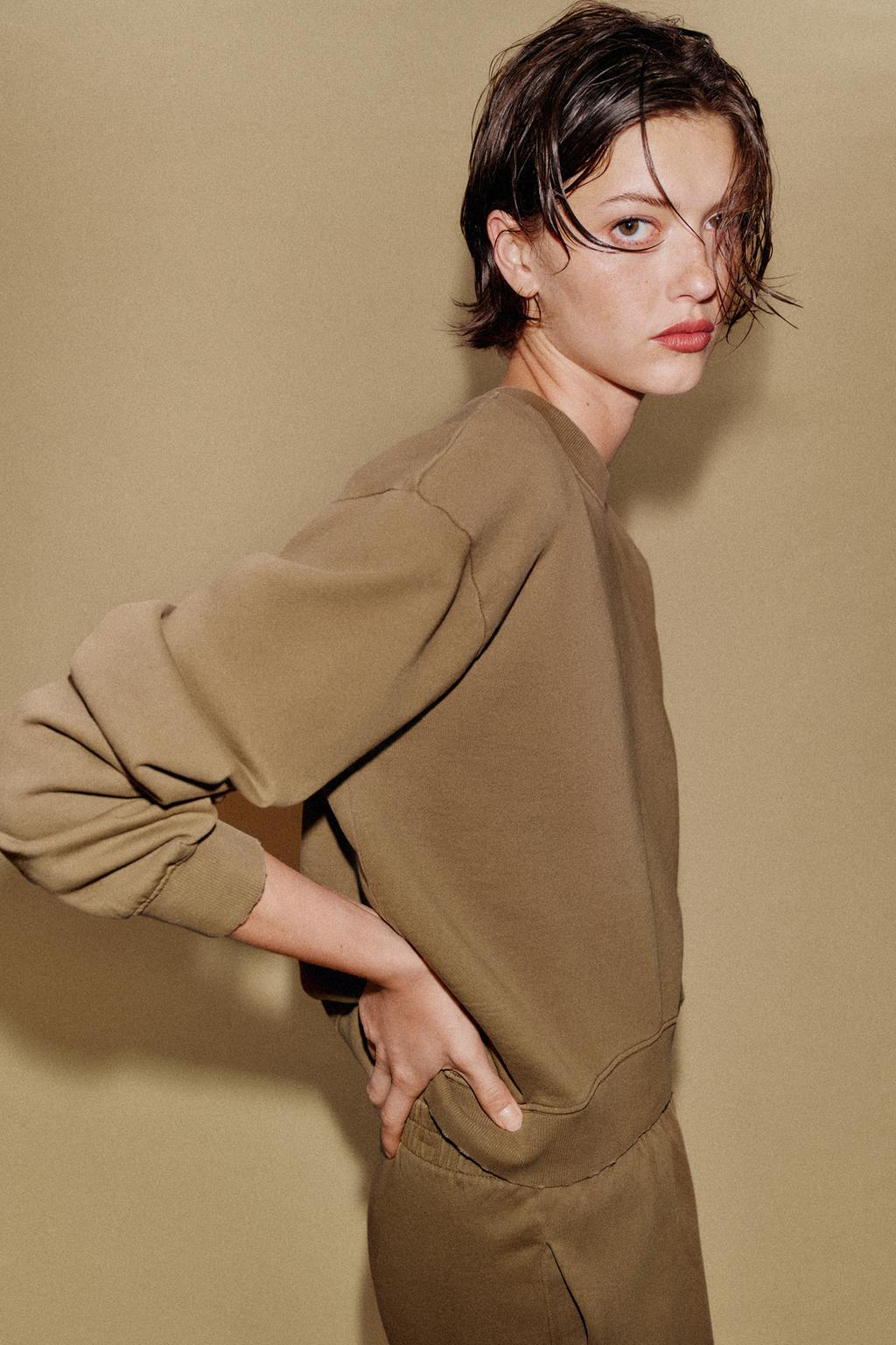 ТОЛСТОВКА ИЗ ТКАНИ С ЭФФЕКТОМ ПОТЕРТОСТИ