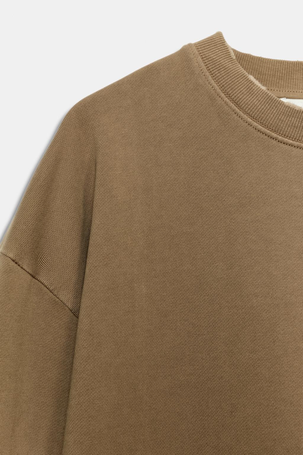 ТОЛСТОВКА ИЗ ТКАНИ С ЭФФЕКТОМ ПОТЕРТОСТИ