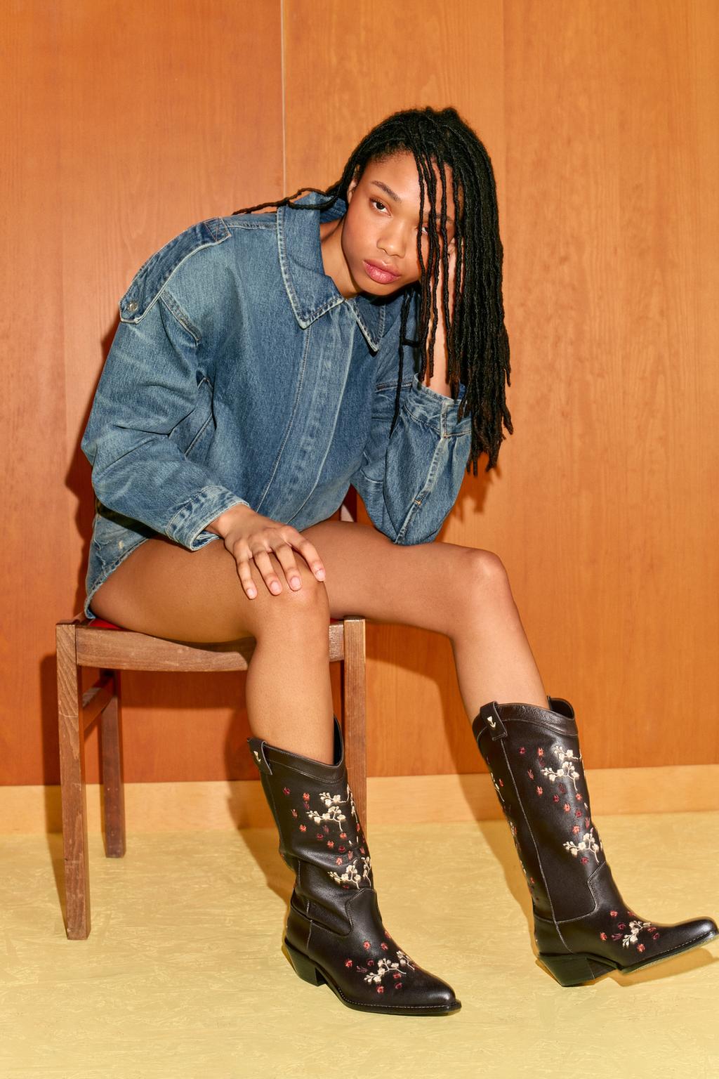 КОЖАНЫЕ САПОГИ В КОВБОЙСКОМ СТИЛЕ С ВЫШИВКОЙ