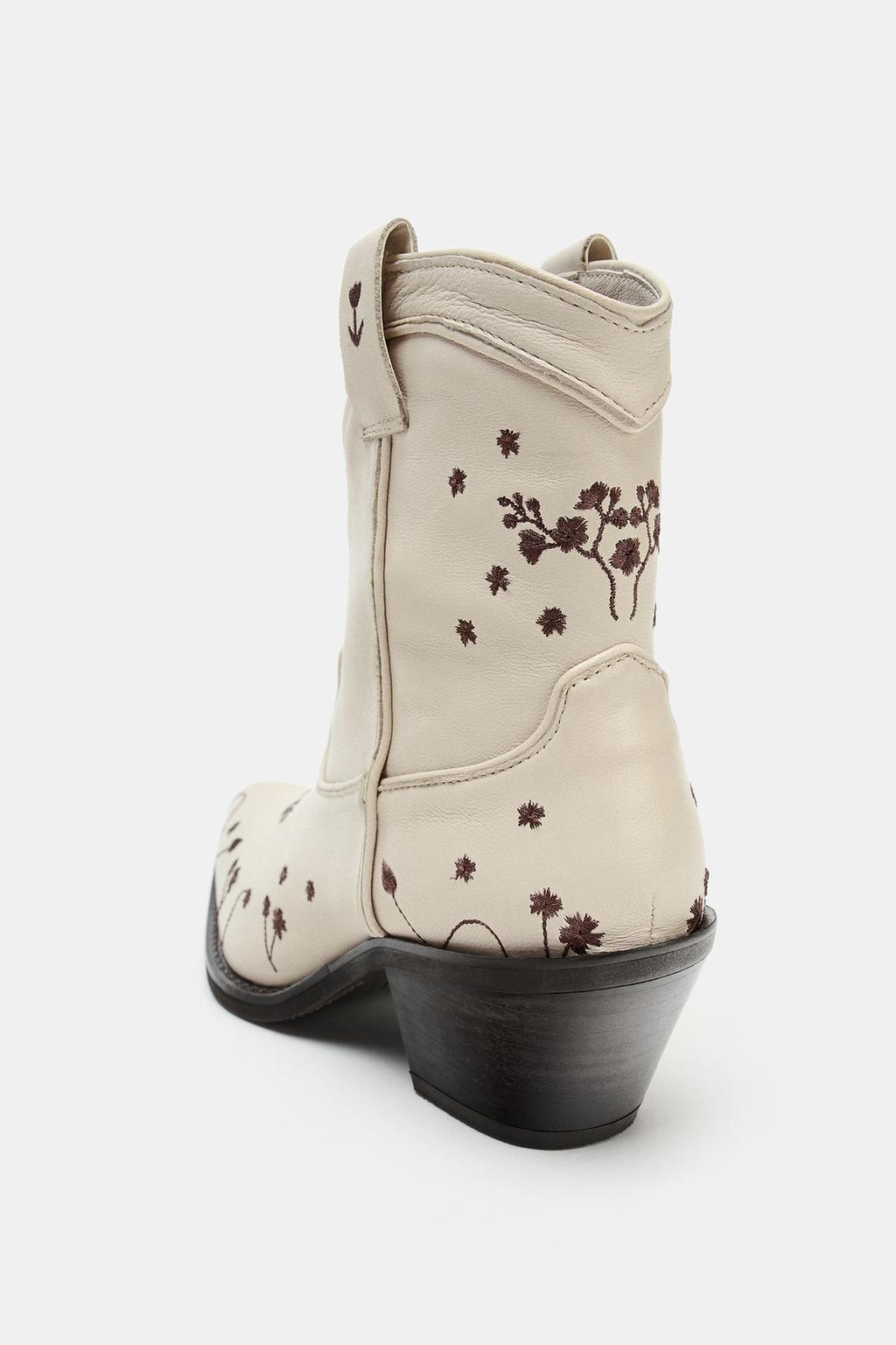 КОЖАНЫЕ БОТИЛЬОНЫ В КОВБОЙСКОМ СТИЛЕ С ВЫШИВКОЙ