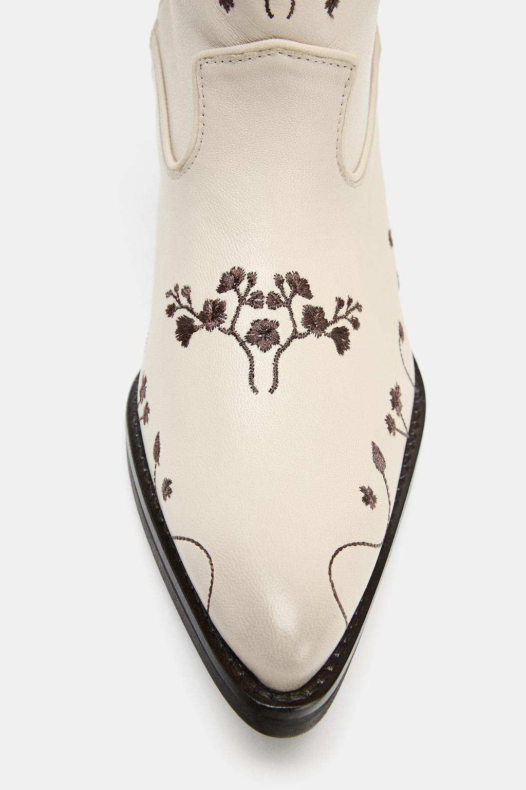 КОЖАНЫЕ БОТИЛЬОНЫ В КОВБОЙСКОМ СТИЛЕ С ВЫШИВКОЙ