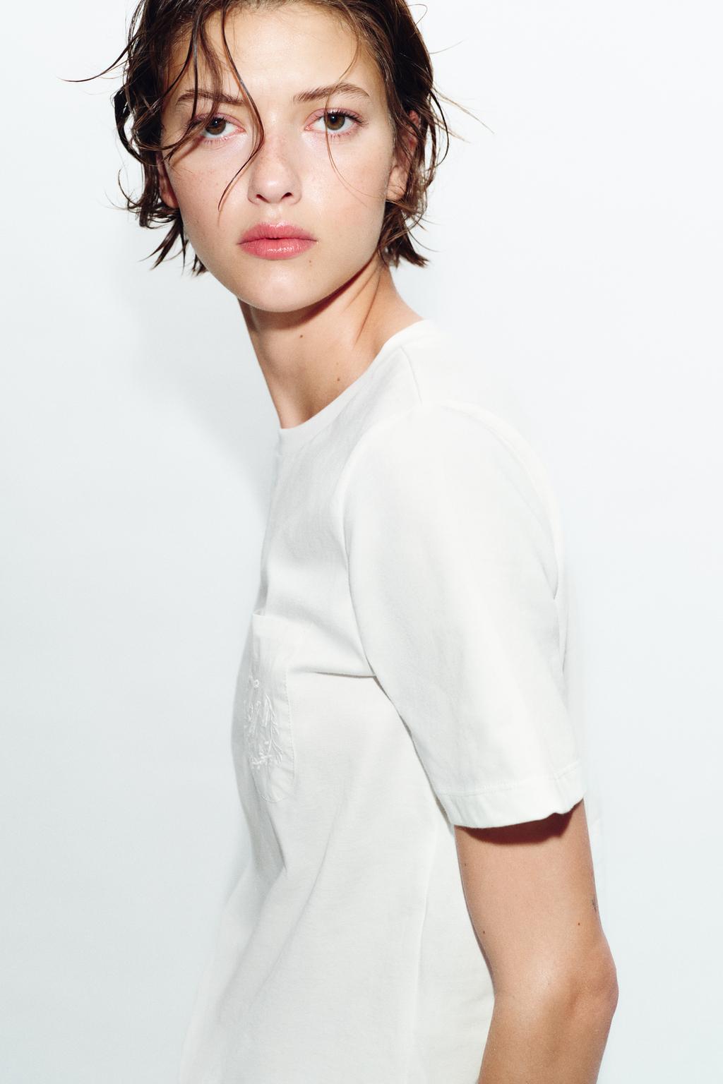 ФУТБОЛКА С ВЫШИВКОЙ НА КАРМАНЕ