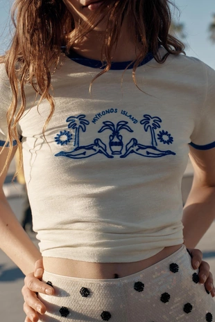 Футболка с короткими рукавами и вышивкой- Заказать в России