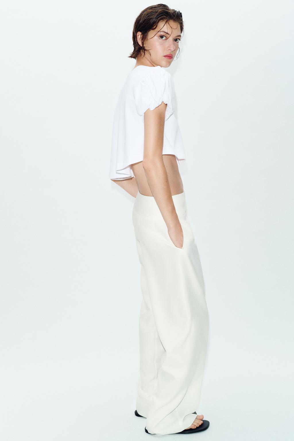 УКОРОЧЕННАЯ ФУТБОЛКА С ОБЪЕМНЫМИ РУКАВАМИ