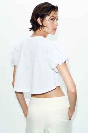 Укороченная футболка с объемными рукавами- Заказать в России