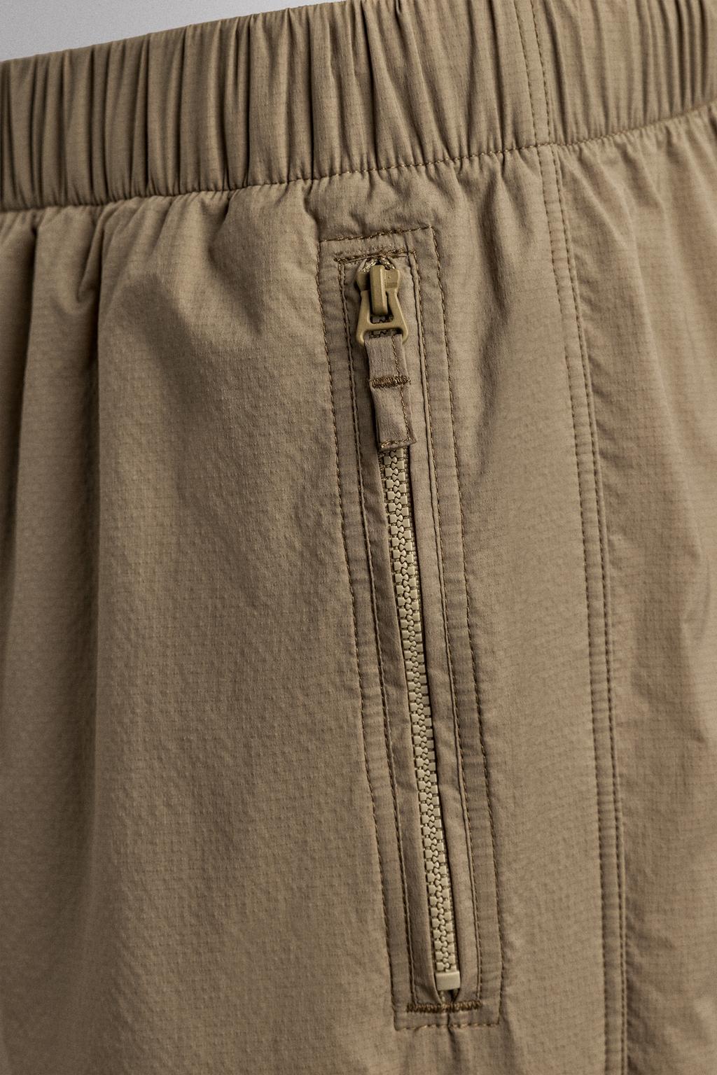 ДЖОГГЕРЫ ИЗ ВЫСОКОТЕХНОЛОГИЧНОЙ ТКАНИ