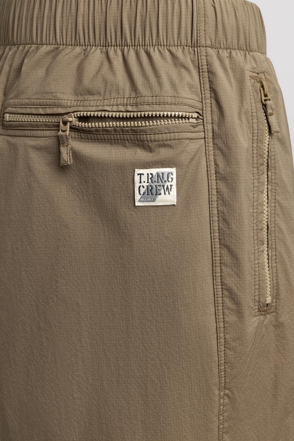 ДЖОГГЕРЫ ИЗ ВЫСОКОТЕХНОЛОГИЧНОЙ ТКАНИ