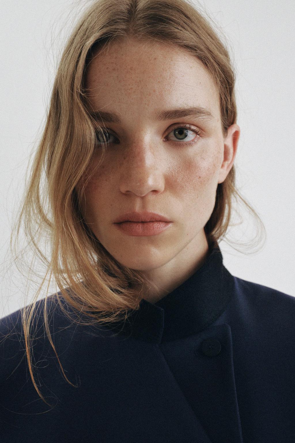 ПРИТАЛЕННЫЙ БЛЕЙЗЕР С КОНТРАСТНОЙ ОТДЕЛКОЙ — ZW COLLECTION