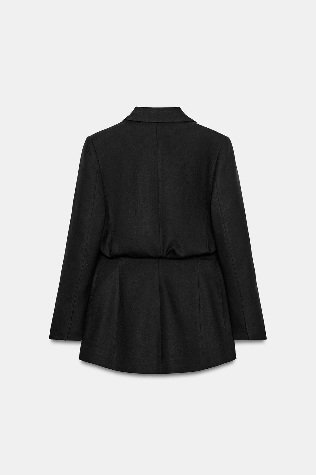 ДВУБОРТНЫЙ БЛЕЙЗЕР С ОБЪЕМНОЙ ТАЛИЕЙ И ПОДПЛЕЧНИКАМИ