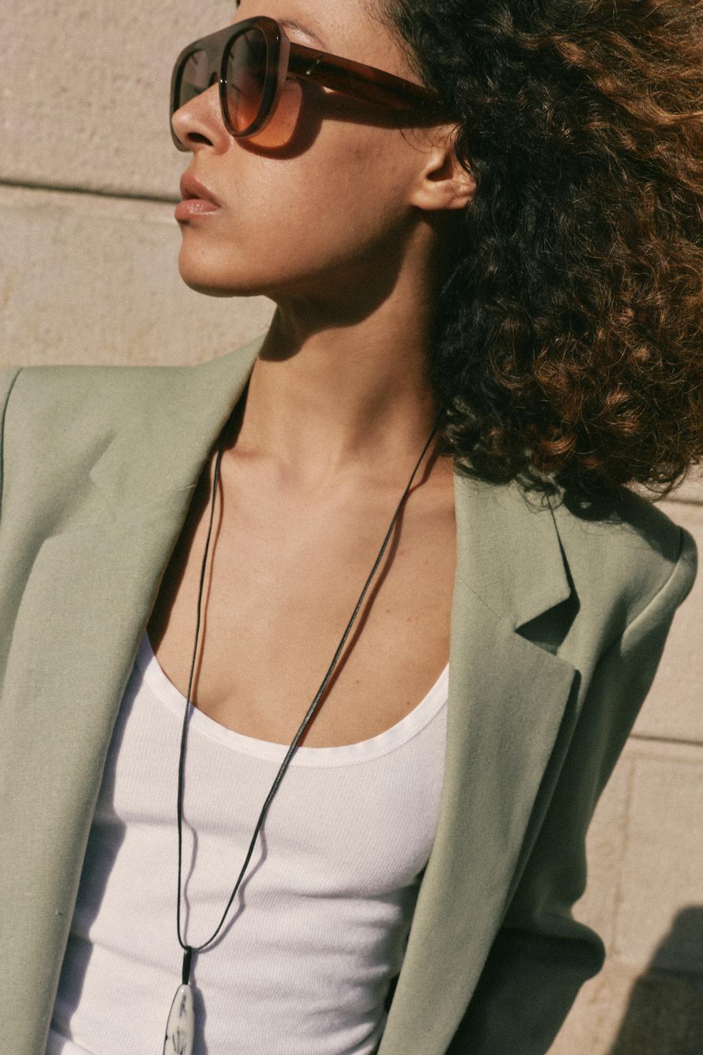 БЛЕЙЗЕР ИЗ СМЕСОВОГО ЛЬНА С ПОДВЕРНУТЫМИ РУКАВАМИ