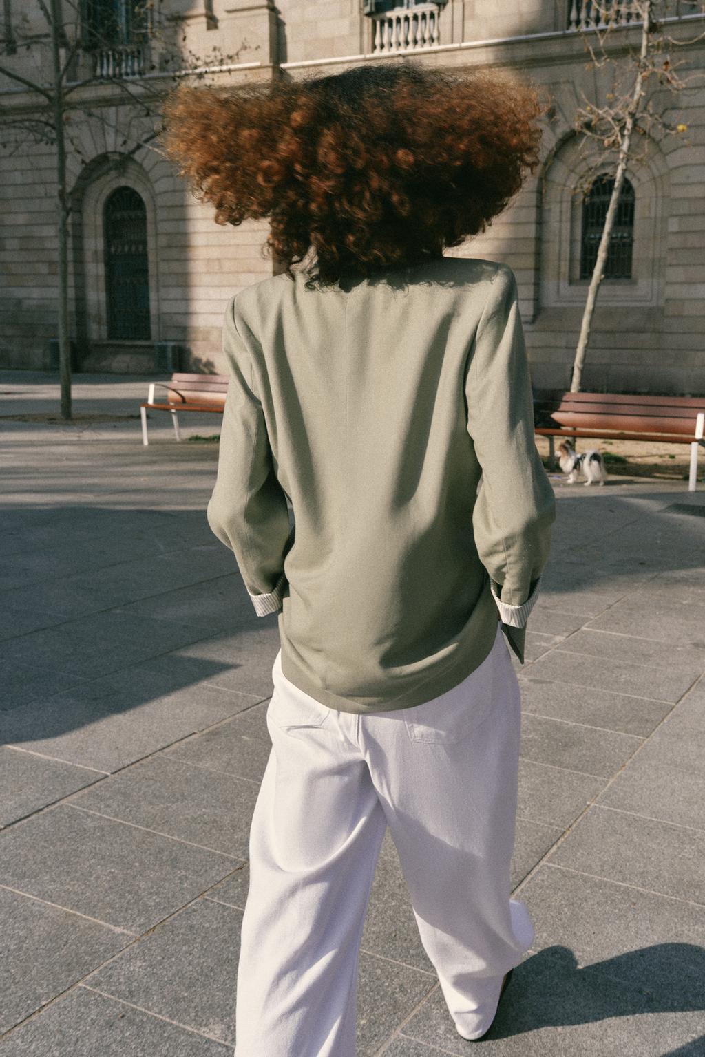 БЛЕЙЗЕР ИЗ СМЕСОВОГО ЛЬНА С ПОДВЕРНУТЫМИ РУКАВАМИ