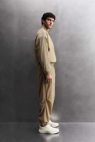 Куртка тренировочная из высокотехнологичной ткани- Заказать в России