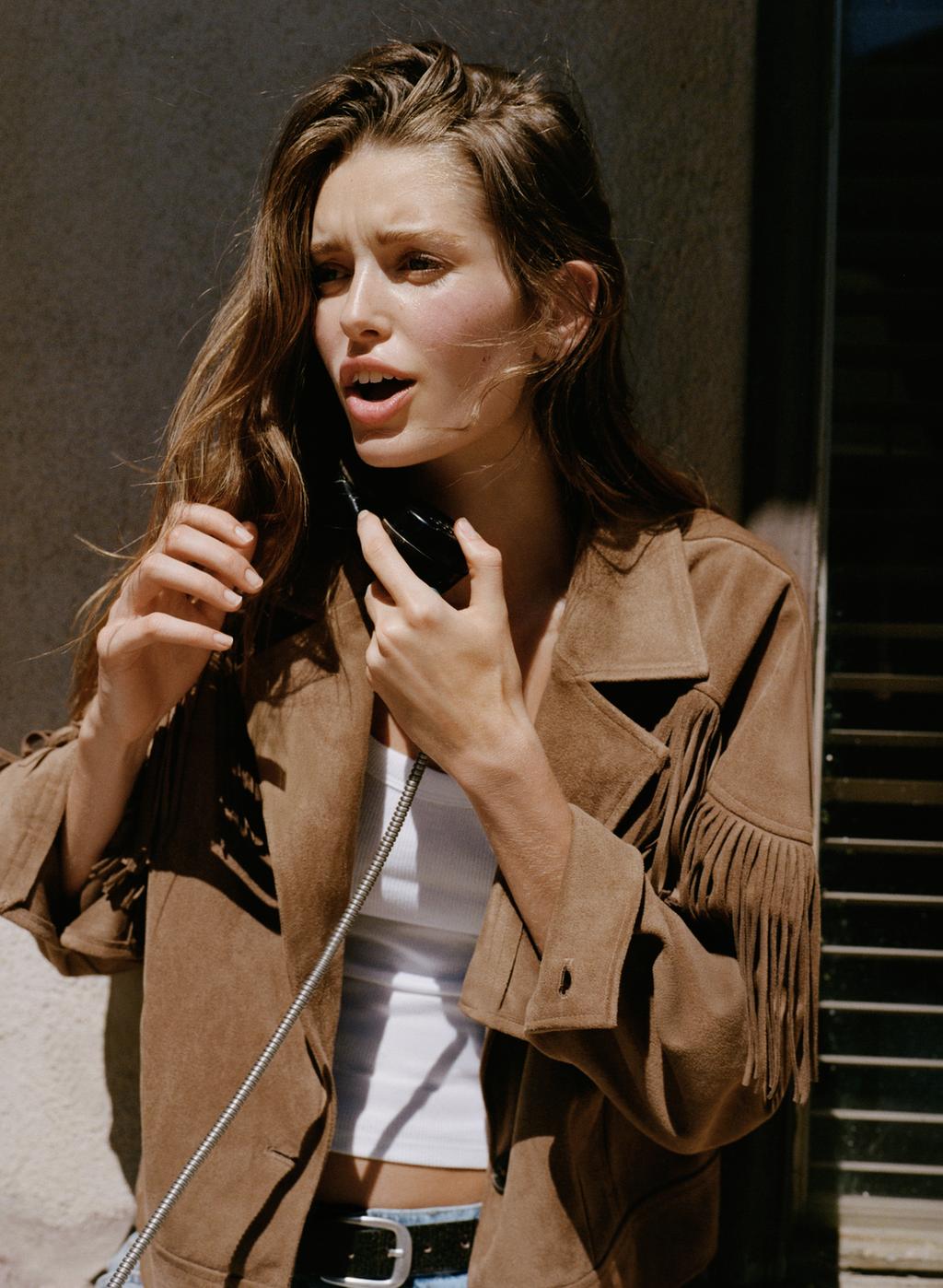 КУРТКА С БАХРОМОЙ ИЗ ИСКУССТВЕННОЙ ЗАМШИ