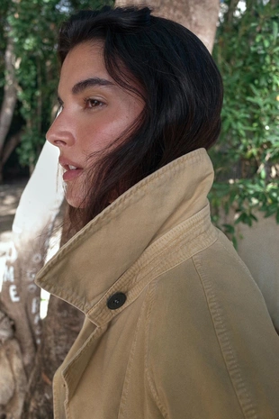 Короткий тренч с эффектом потертости- Заказать в России