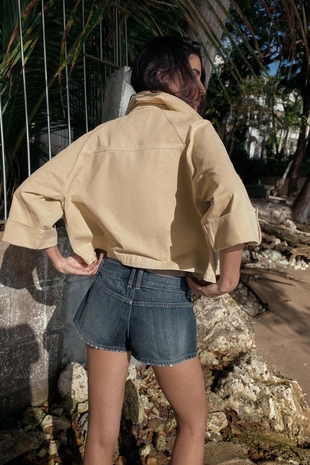 Короткий тренч с эффектом потертости- Заказать в России