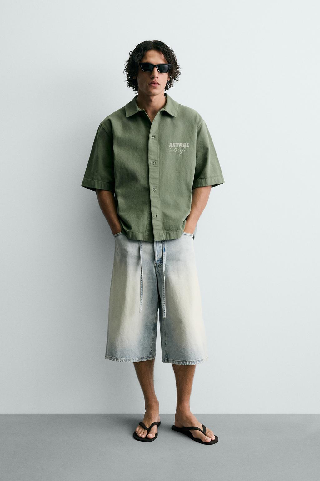 РУБАШКА С КОНТРАСТНЫМ ПРИНТОМ И ЭФФЕКТОМ ПОТЕРТОСТИ