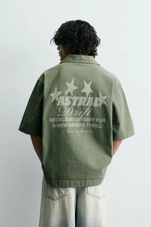 Рубашка с контрастным принтом и эффектом потертости