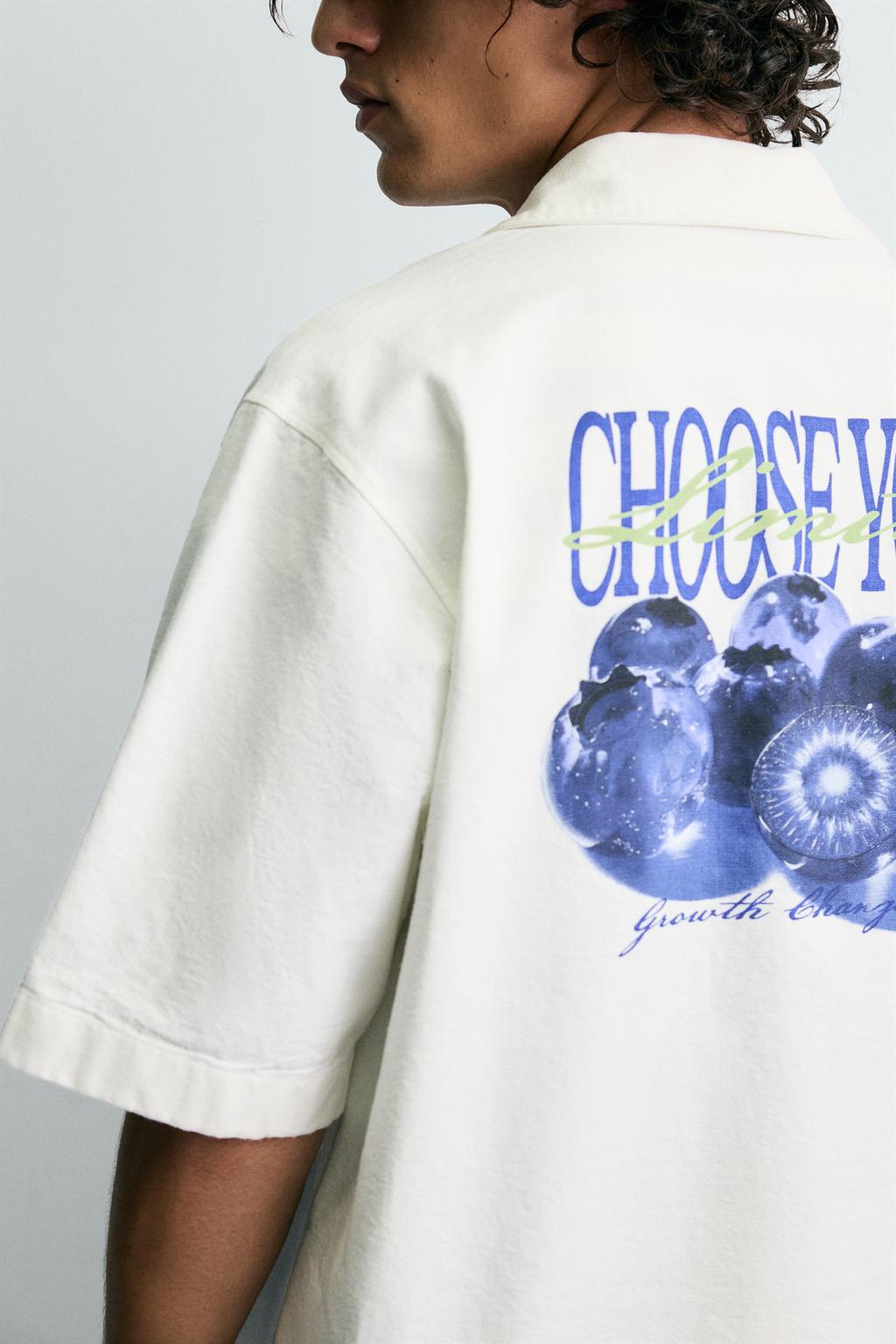 РУБАШКА С КОНТРАСТНЫМ ПРИНТОМ И ЭФФЕКТОМ ПОТЕРТОСТИ