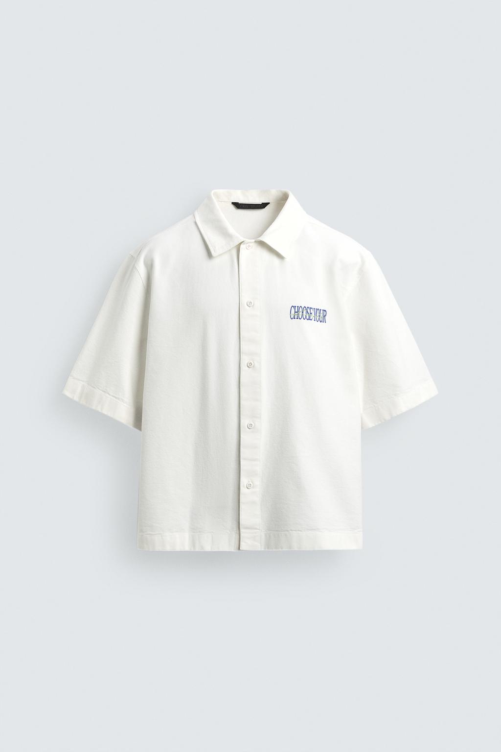 РУБАШКА С КОНТРАСТНЫМ ПРИНТОМ И ЭФФЕКТОМ ПОТЕРТОСТИ