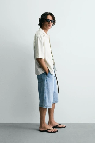 Рубашка с контрастным принтом и эффектом потертости