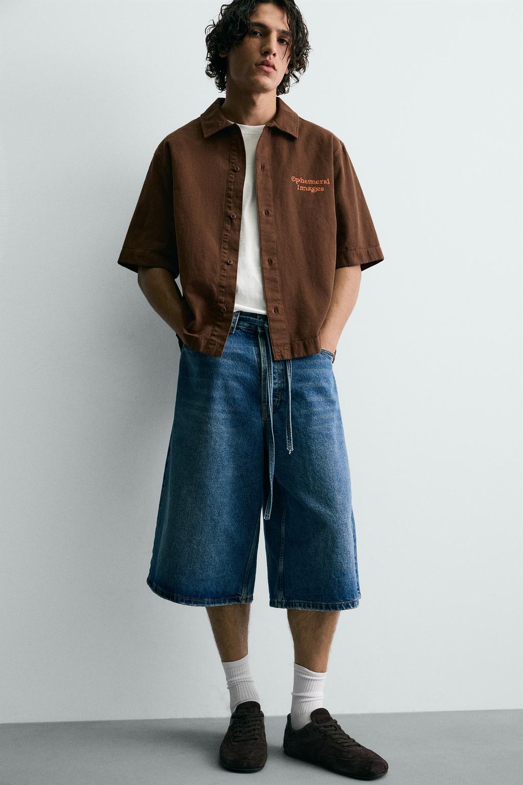 РУБАШКА С КОНТРАСТНЫМ ПРИНТОМ И ЭФФЕКТОМ ПОТЕРТОСТИ