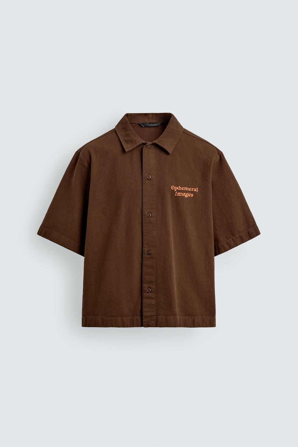 РУБАШКА С КОНТРАСТНЫМ ПРИНТОМ И ЭФФЕКТОМ ПОТЕРТОСТИ