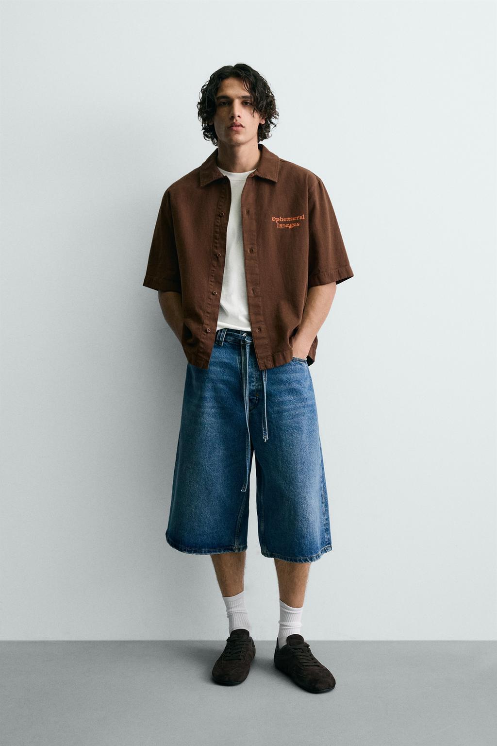 РУБАШКА С КОНТРАСТНЫМ ПРИНТОМ И ЭФФЕКТОМ ПОТЕРТОСТИ