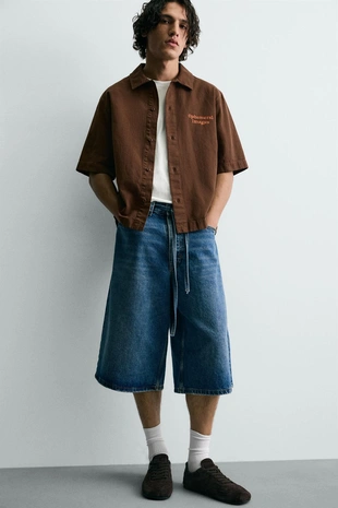 Рубашка с контрастным принтом и эффектом потертости- Заказать в России