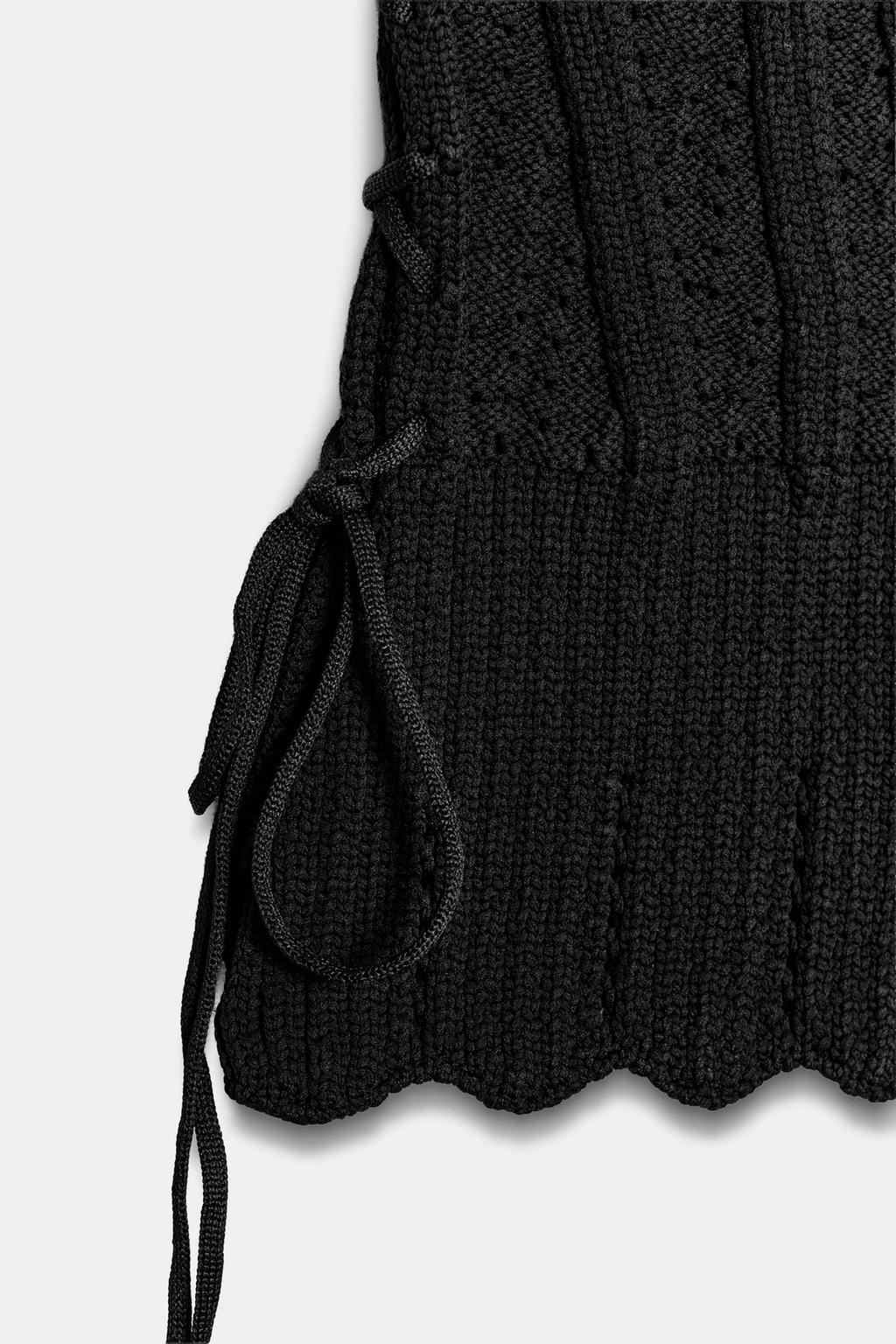 ТРИКОТАЖНЫЙ ТОП СО ШНУРОВКОЙ