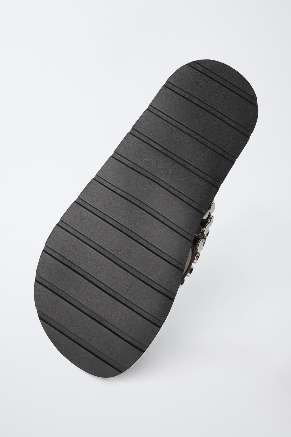 САНДАЛИИ С ЗАКЛЕПКАМИ