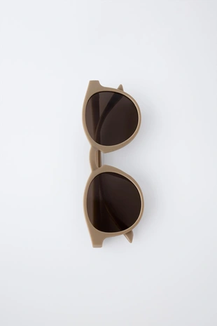 Солнцезащитные очки в тонкой оправе