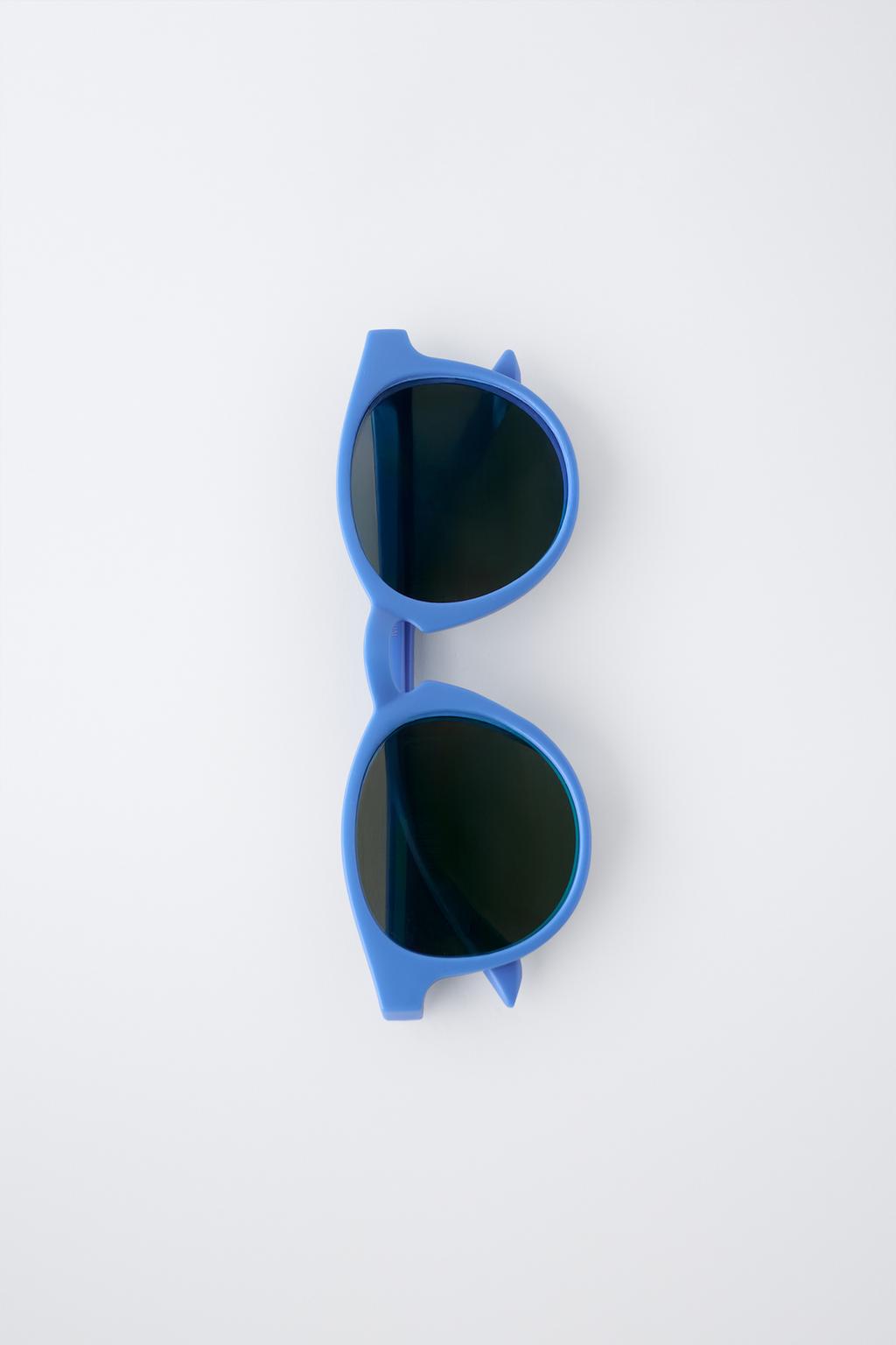 СОЛНЦЕЗАЩИТНЫЕ ОЧКИ В ТОНКОЙ ПЛАСТИКОВОЙ ОПРАВЕ