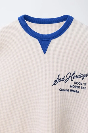 Футболка из рифленого трикотажа с контрастными деталями- Заказать в России