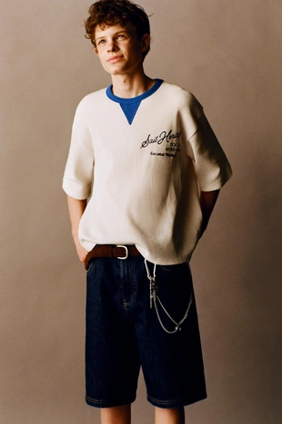 Футболка из рифленого трикотажа с контрастными деталями- Заказать в России