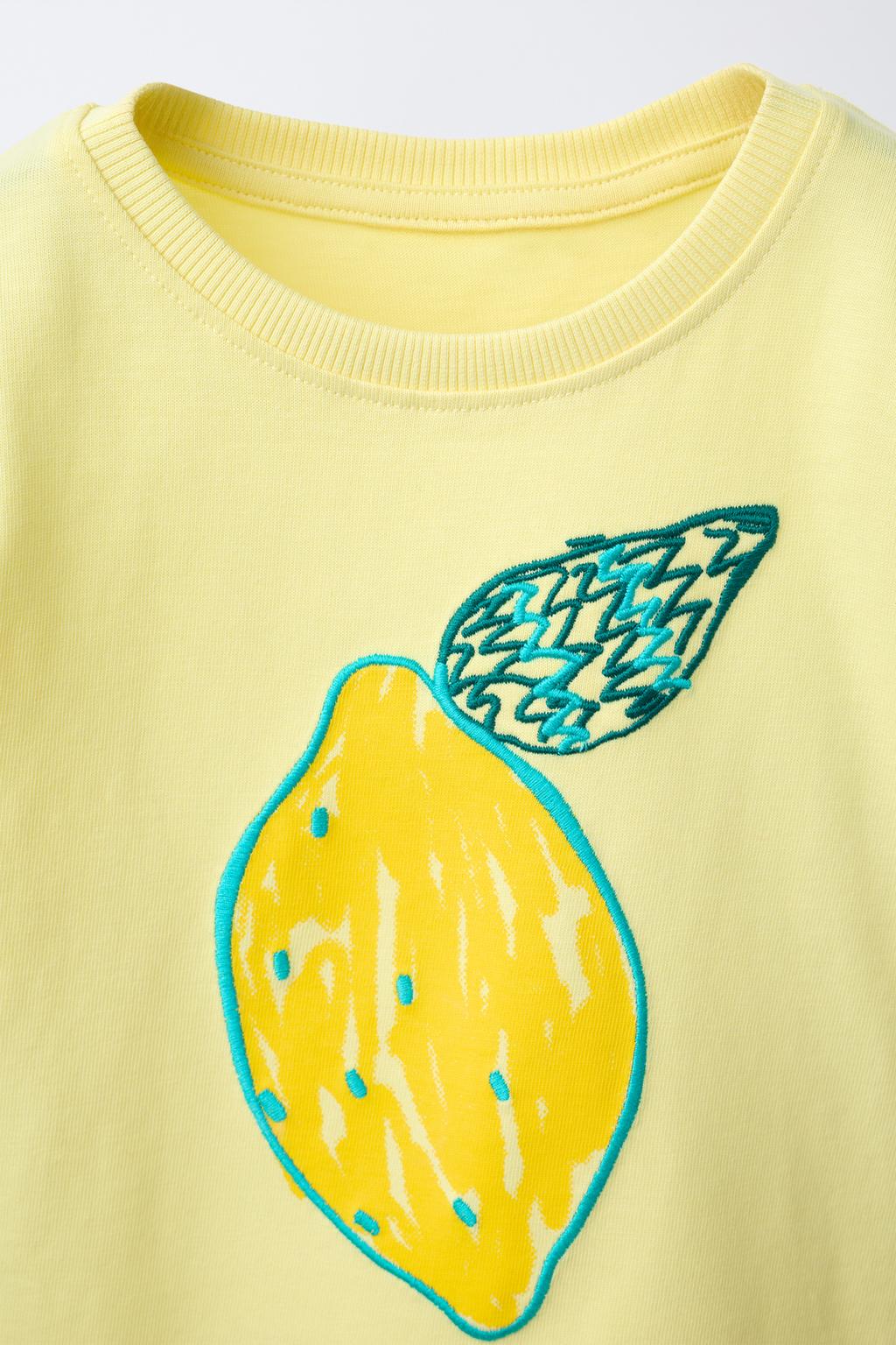 ФУТБОЛКА С ПРИНТОМ И ВЫШИВКОЙ ФРУКТОВ